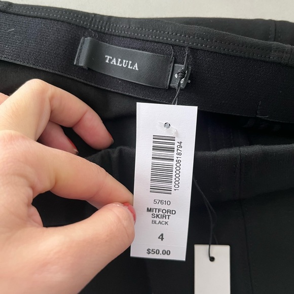 BNWT Aritzia misfort skirt size 4 - Picture 2 of 3